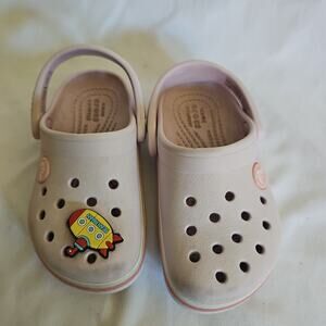 Girls Pink Crocs Size 8 Toddler with spaceship shoe‎ charm